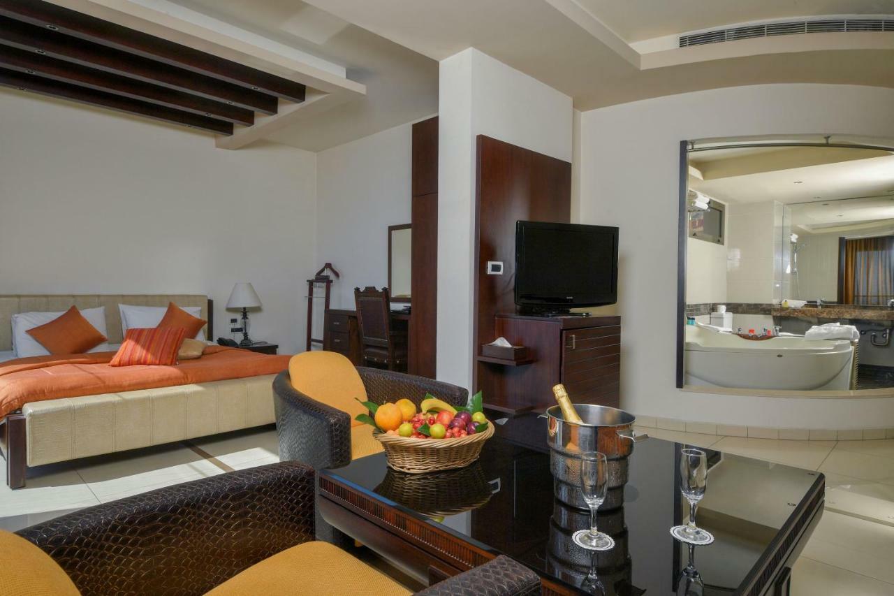 Hollywood Inn Boutique Hotel Jounieh Kültér fotó